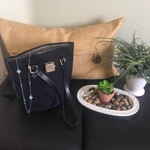 Dooney & Bourke
